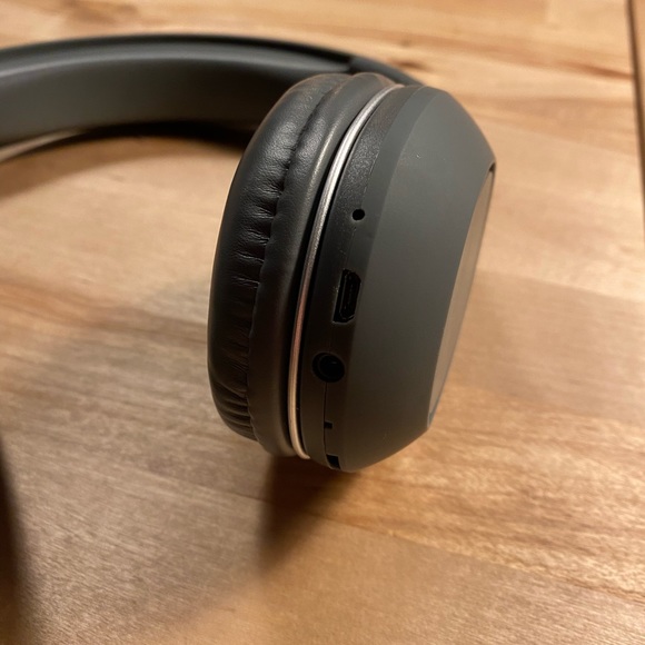 Sharper Image SBT 669 Bluetooth Headphones (Grey) - Picture 5 of 6